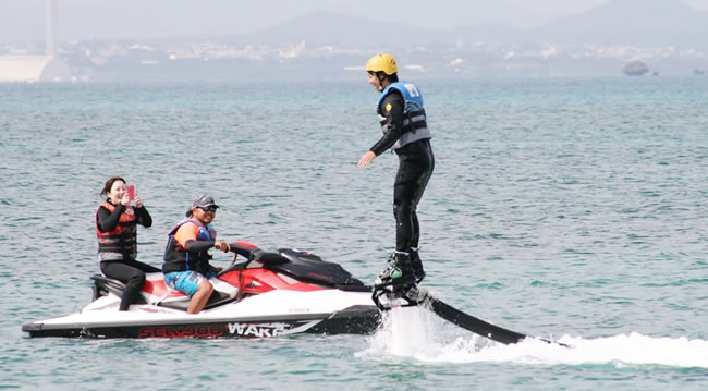 沖縄マリンスポーツ・アクティビティ専門店マリンアイランド｜パラセーリング100m体験コース